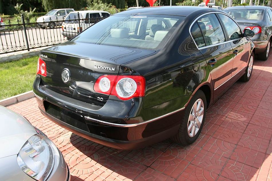 迈腾2.0标准型手动挡外观图