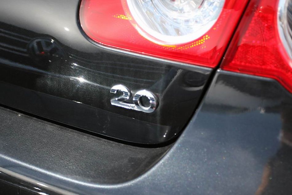 迈腾2.0标准型手动挡外观图