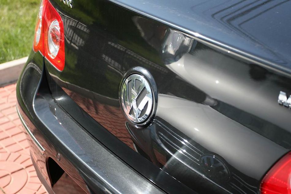 迈腾2.0标准型手动挡外观图