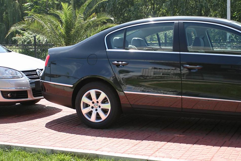 迈腾2.0标准型手动挡外观图