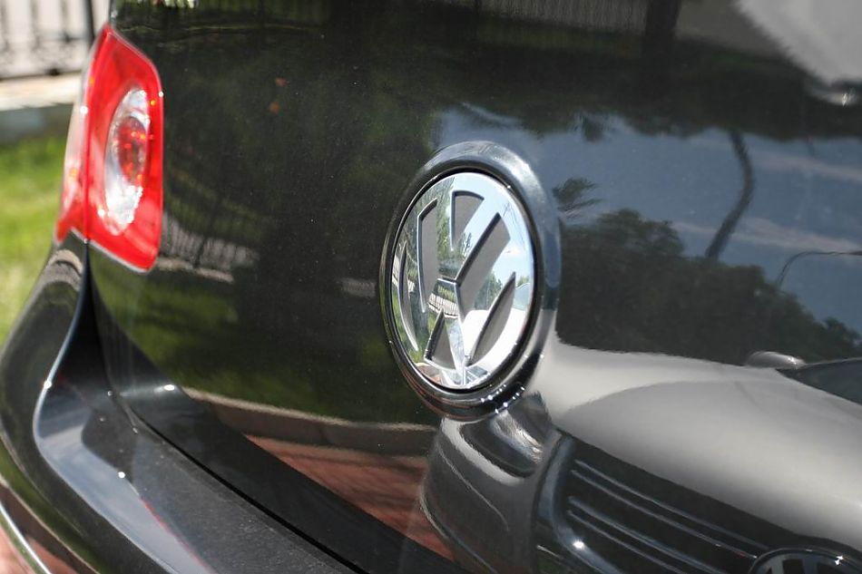 迈腾2.0标准型手动挡外观图