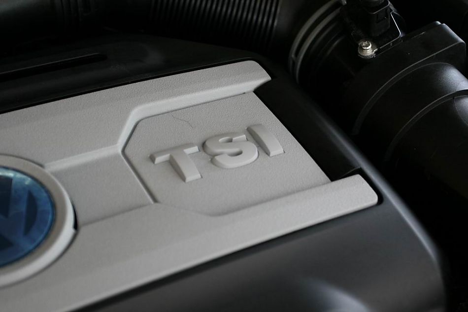 迈腾2.0TSI舒适型手自一体引擎细节