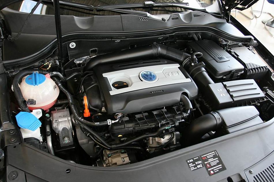 迈腾2.0TSI舒适型手自一体引擎细节