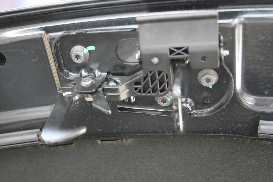 迈腾2.0TSI舒适型手自一体引擎细节