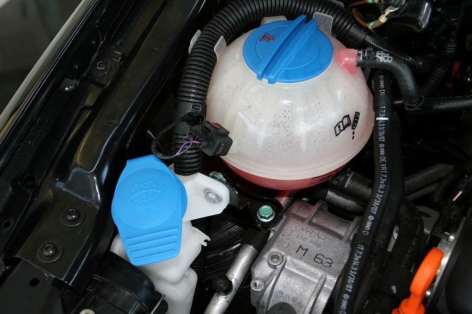 迈腾2.0TSI舒适型手自一体引擎细节