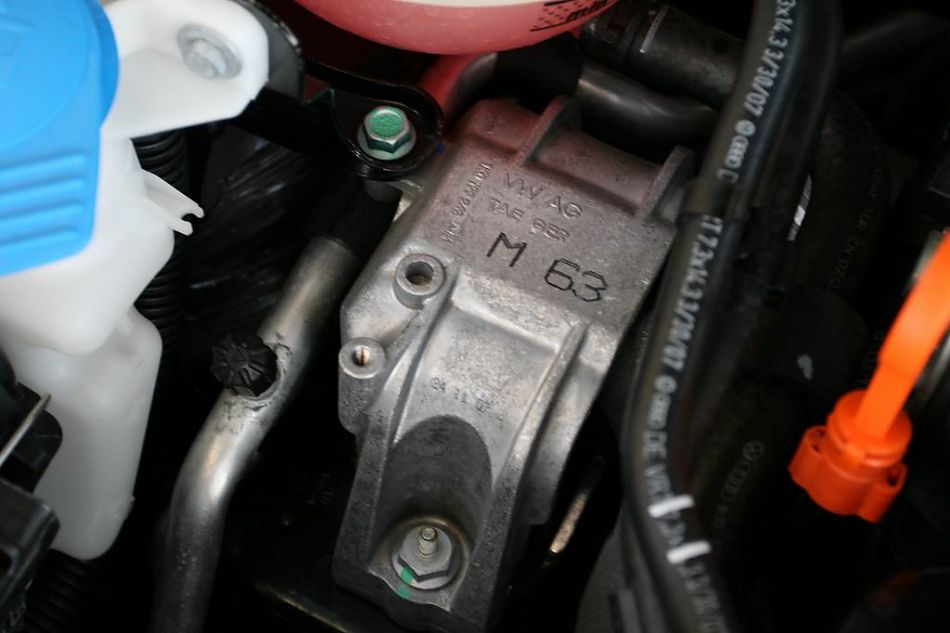 迈腾2.0TSI舒适型手自一体引擎细节