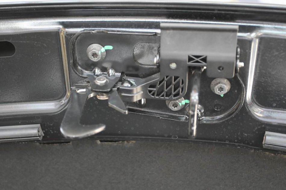 迈腾2.0TSI舒适型手自一体引擎细节