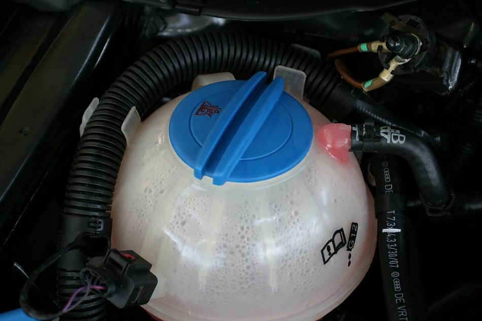 迈腾2.0TSI舒适型手自一体引擎细节