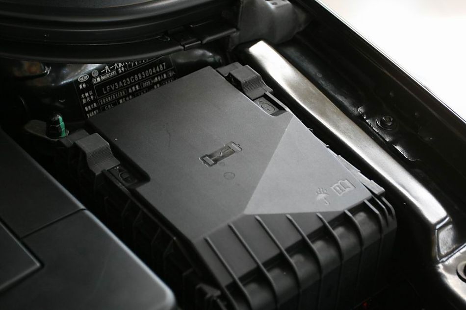 迈腾2.0TSI舒适型手自一体引擎细节