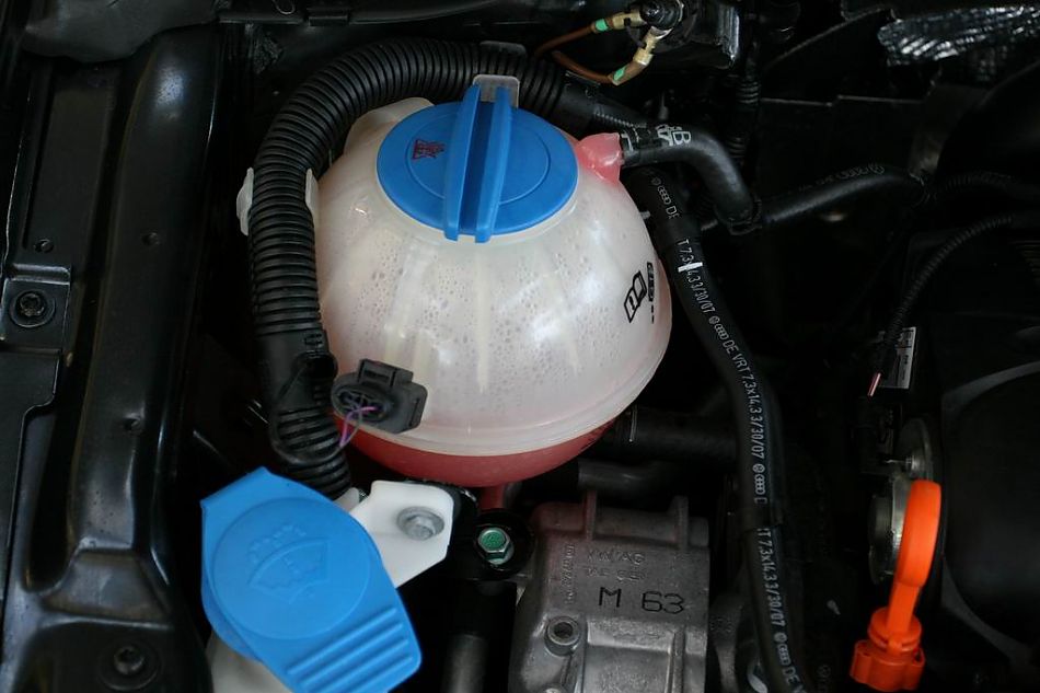 迈腾2.0TSI舒适型手自一体引擎细节