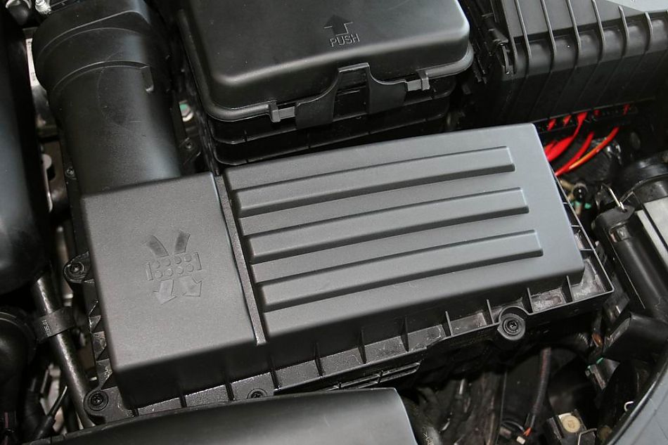 迈腾2.0TSI舒适型手自一体引擎细节