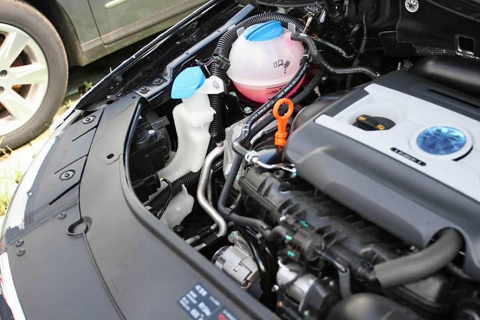 迈腾1.8TSI舒适型引擎细节