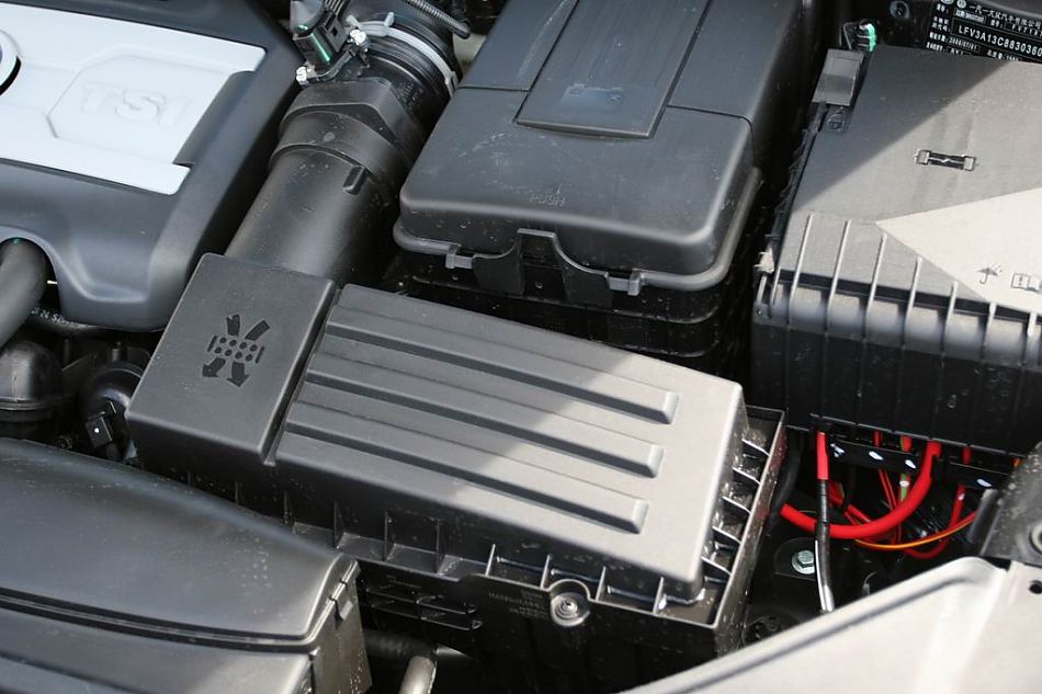 迈腾1.8TSI舒适型引擎细节