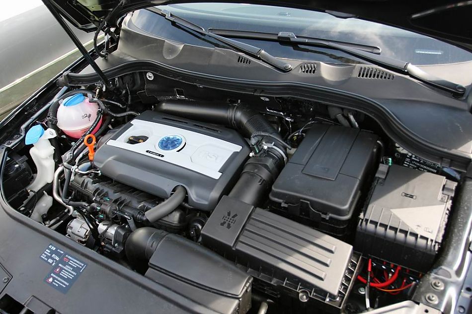 迈腾1.8TSI舒适型引擎细节