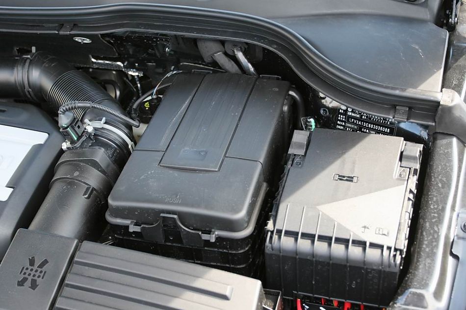 迈腾1.8TSI舒适型引擎细节