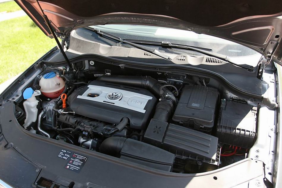 迈腾1.8TSI舒适型引擎细节