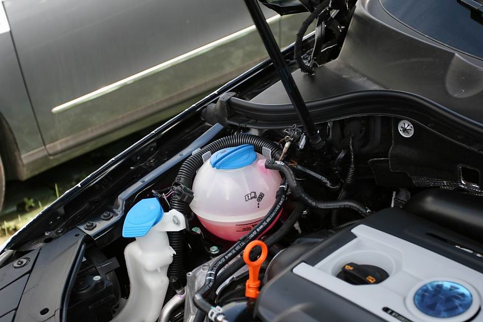 迈腾1.8TSI舒适型引擎细节