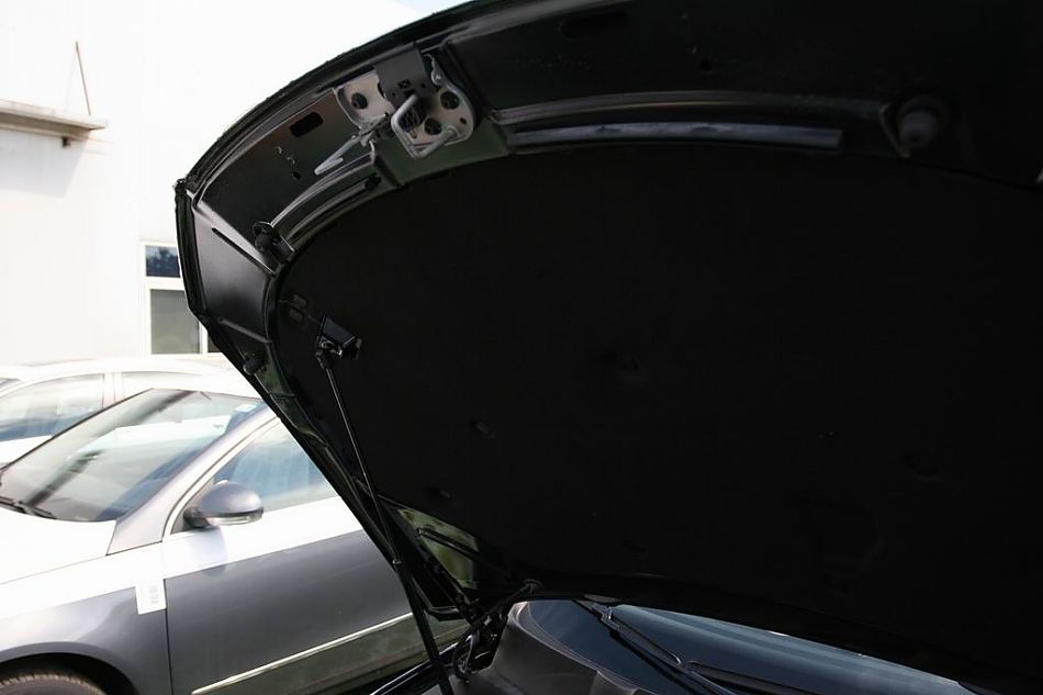 迈腾1.8TSI舒适型引擎细节