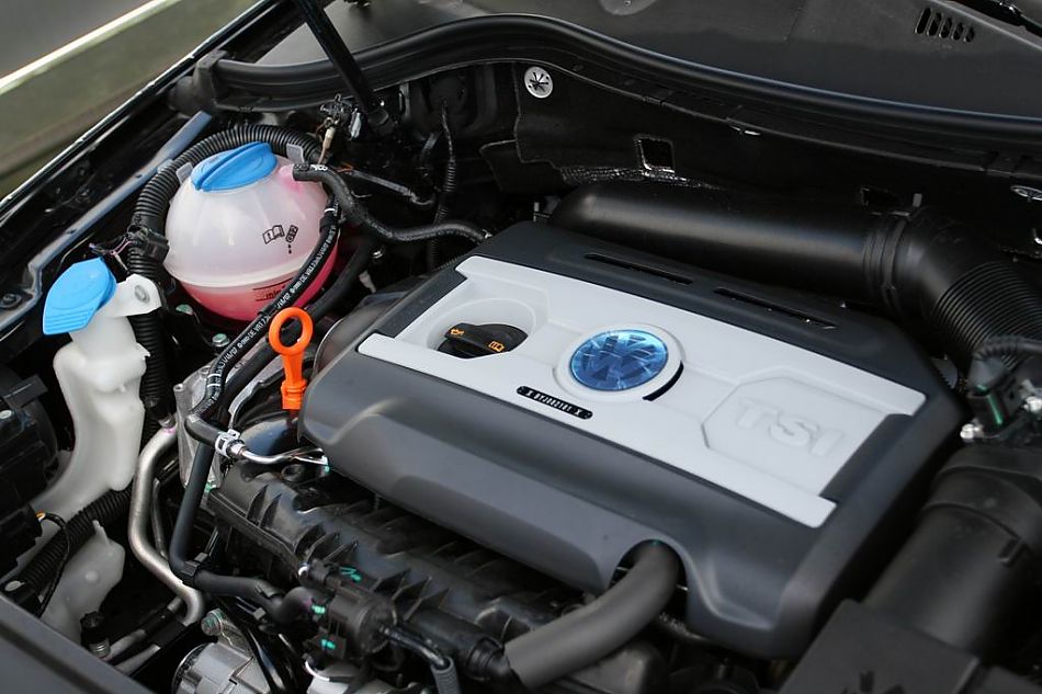 迈腾1.8TSI舒适型引擎细节