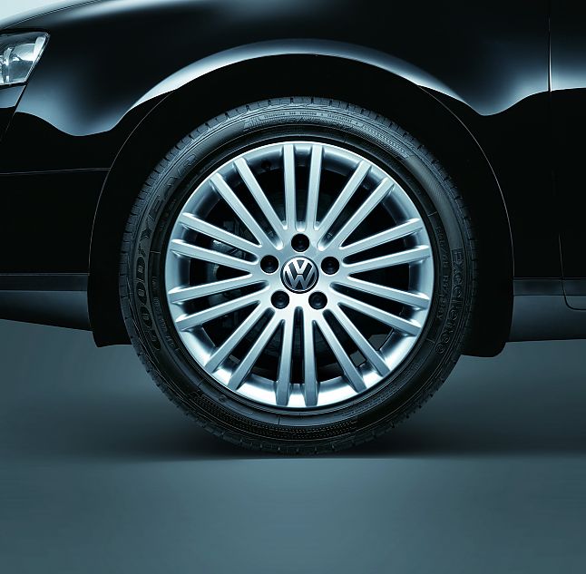 2011款一汽大众迈腾资料图