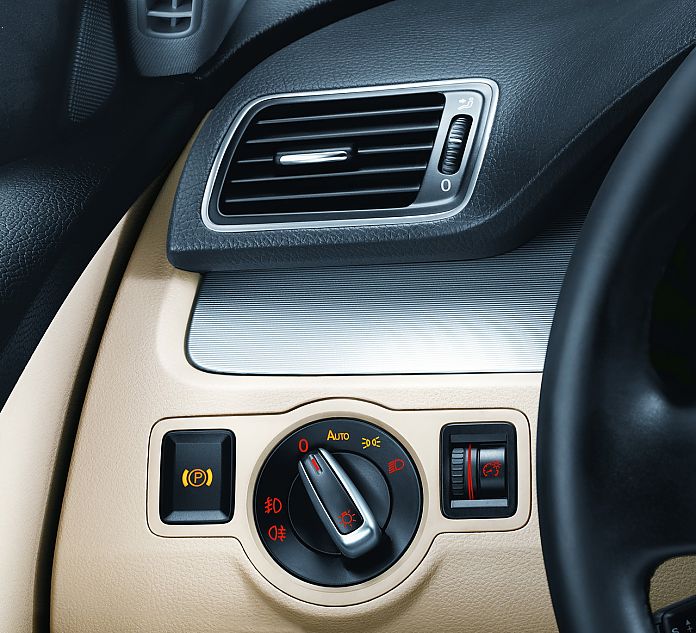 2011款一汽大众迈腾资料图