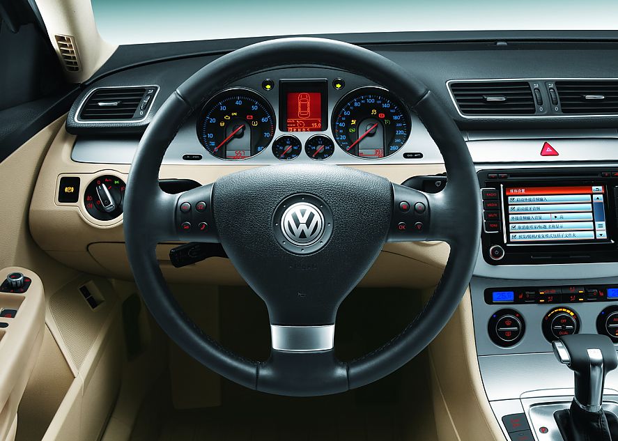 2011款一汽大众迈腾资料图