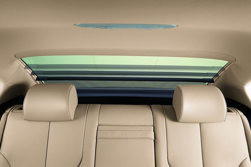 2009新迈腾一键后风窗电动遮阳帘