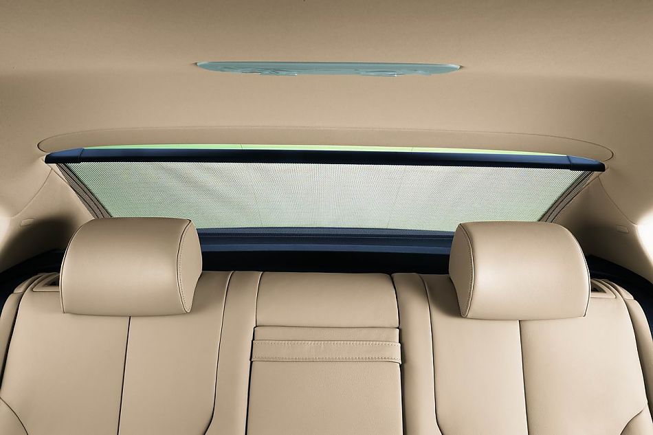 2009新迈腾一键后风窗电动遮阳帘