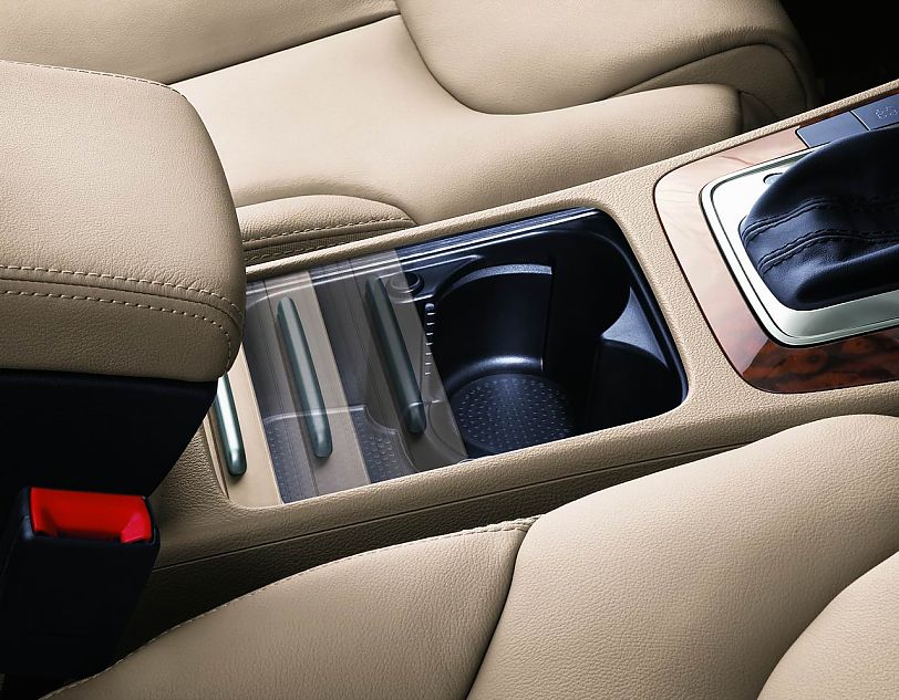 2009新迈腾带卷帘杯架