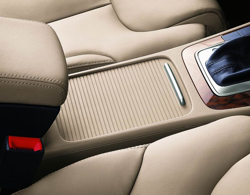 2009新迈腾带卷帘杯架