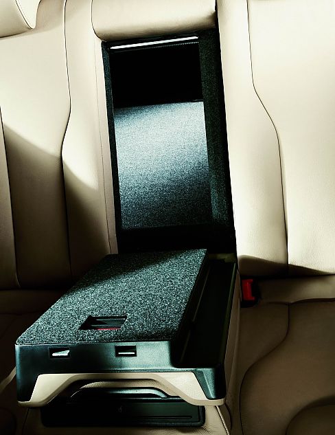 2009新迈腾后排座椅可通往后备箱