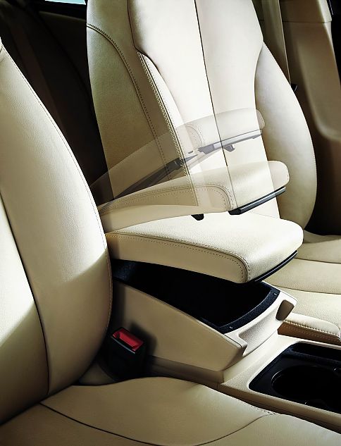 2009新迈腾前排扶手储物