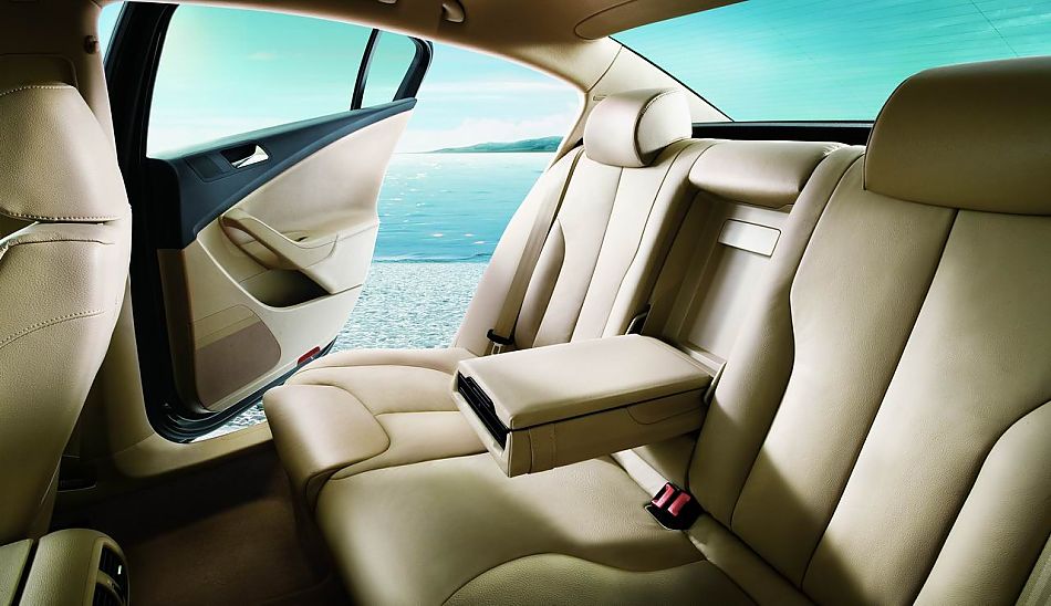 2009新迈腾宽敞的后排座椅