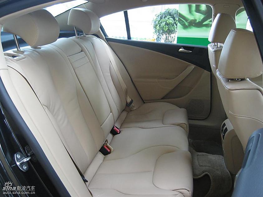 一汽大众迈腾到店实拍图