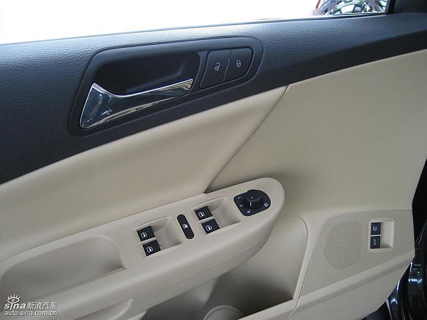 一汽大众迈腾到店实拍图