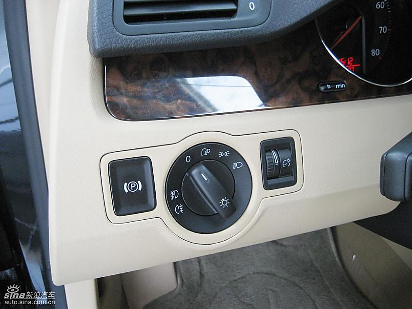 一汽大众迈腾到店实拍图