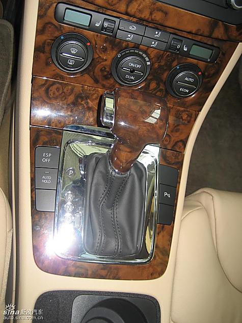 一汽大众迈腾到店实拍图