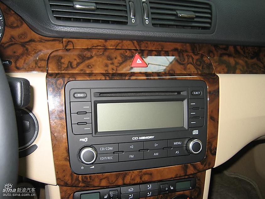 一汽大众迈腾到店实拍图