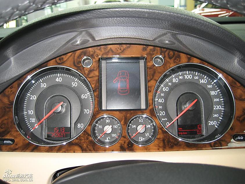 一汽大众迈腾到店实拍图