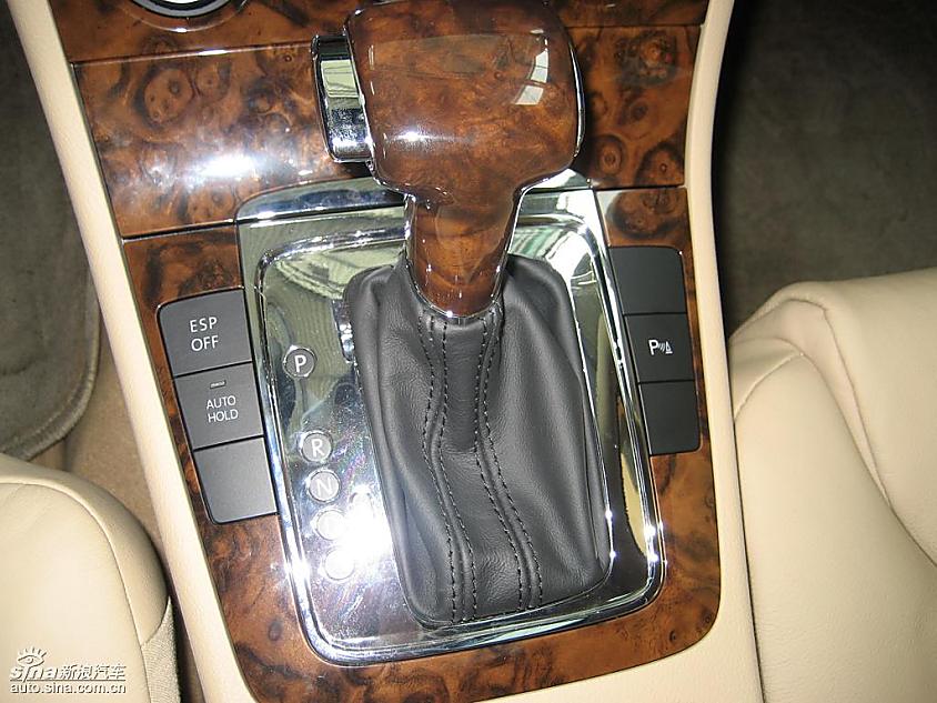 一汽大众迈腾到店实拍图