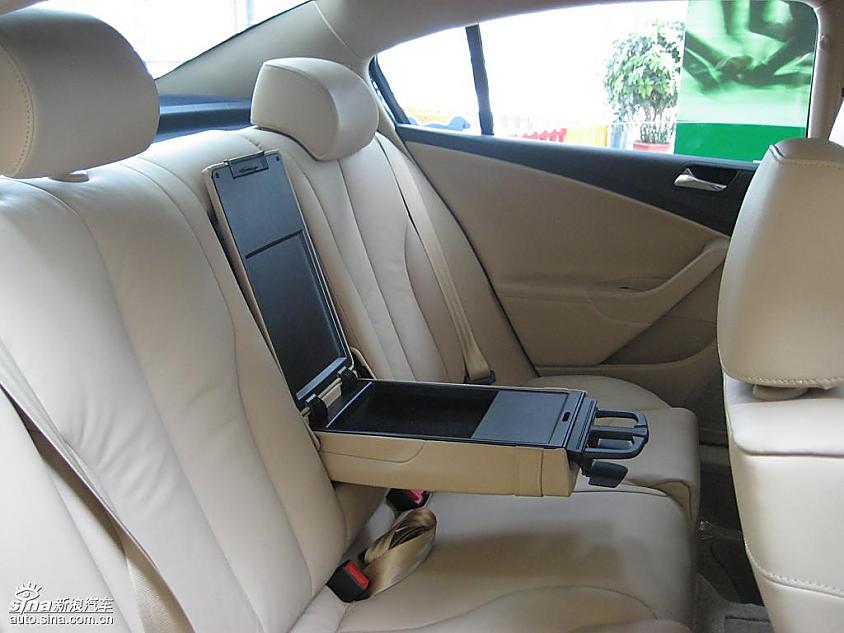 一汽大众迈腾到店实拍图