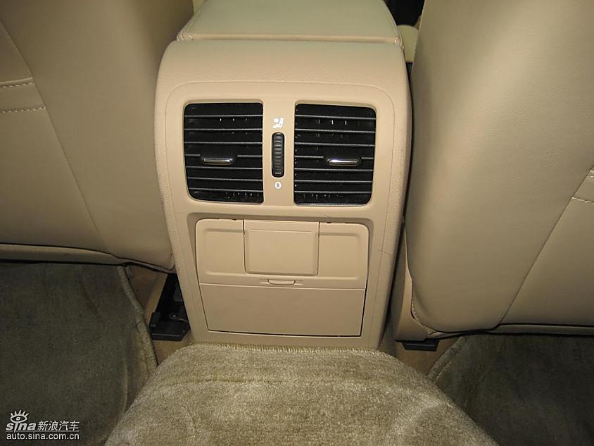 一汽大众迈腾到店实拍图