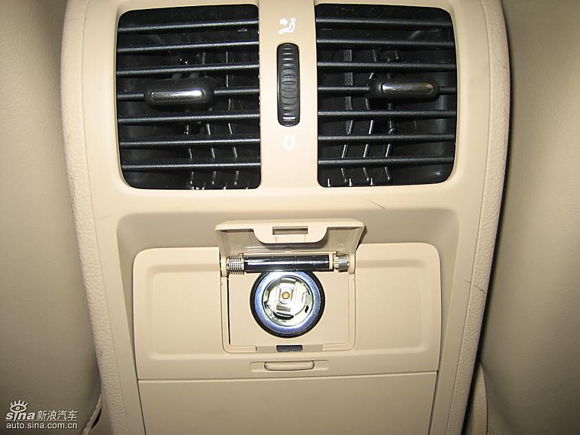 一汽大众迈腾到店实拍图