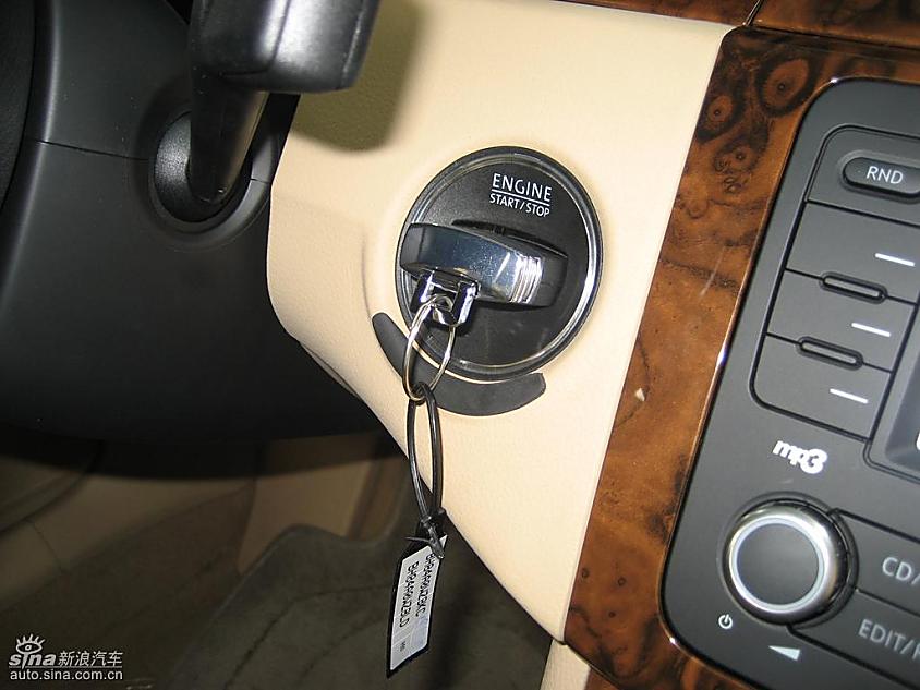 一汽大众迈腾到店实拍图