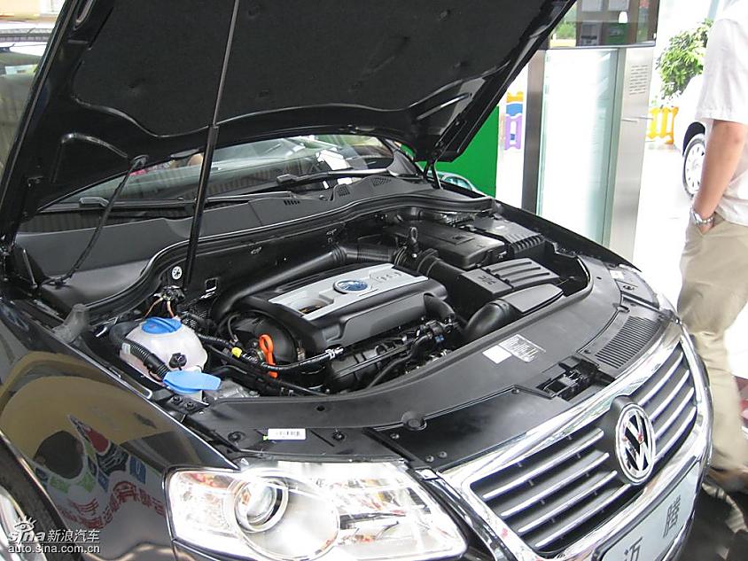 一汽大众迈腾到店实拍图