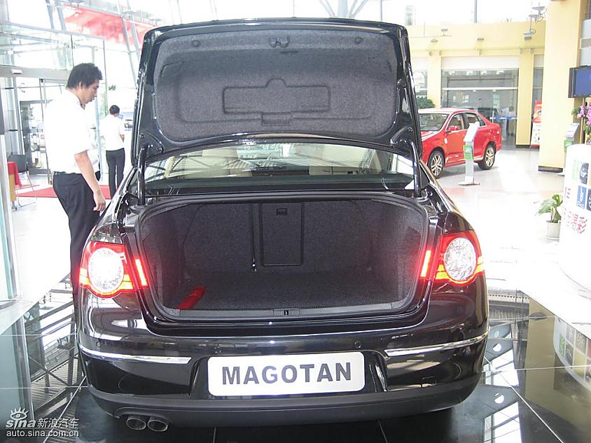 一汽大众迈腾到店实拍图