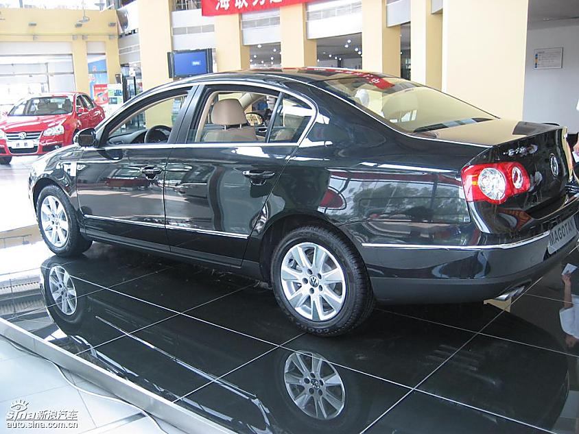 一汽大众迈腾到店实拍图