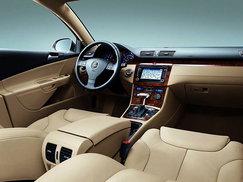 一汽大众迈腾2.0TSI内饰