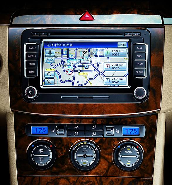 一汽大众迈腾2.0TSI内饰