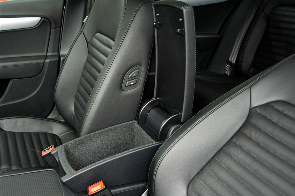 2015款 1.8TSI 领先型 座椅空间